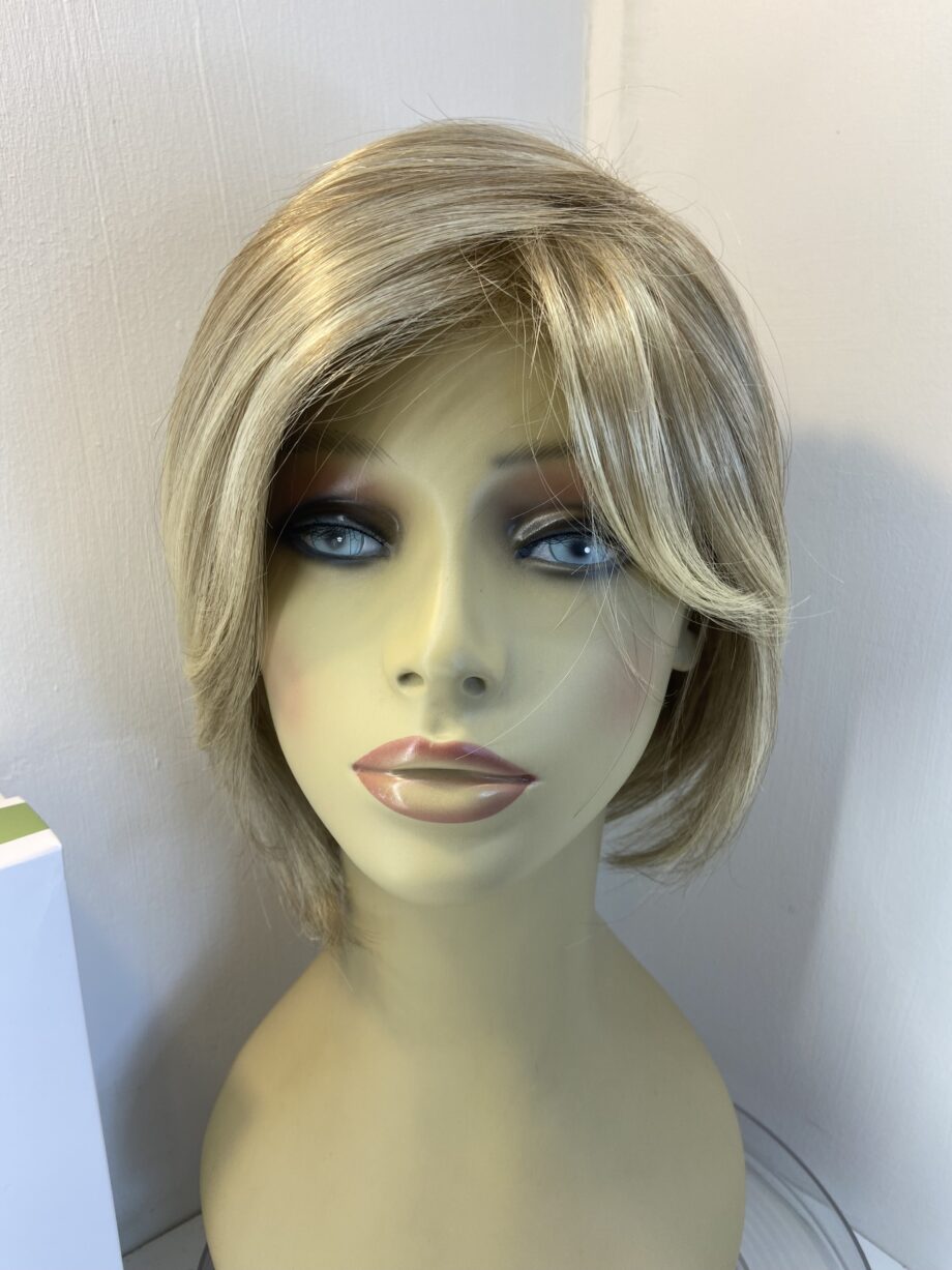Gorgeous Estetica blonde wig. Bblms797