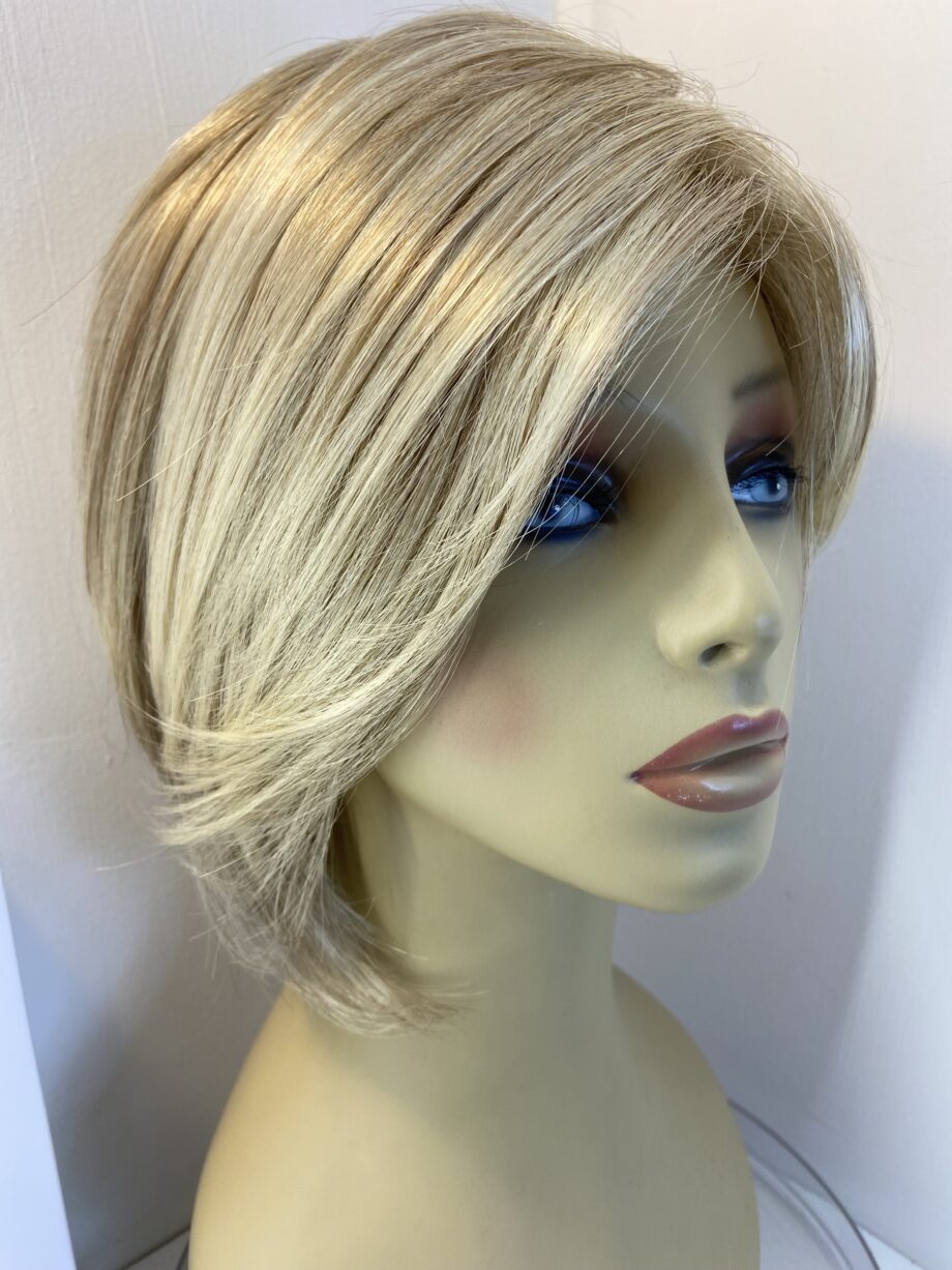Gorgeous Estetica blonde wig. Bblms797