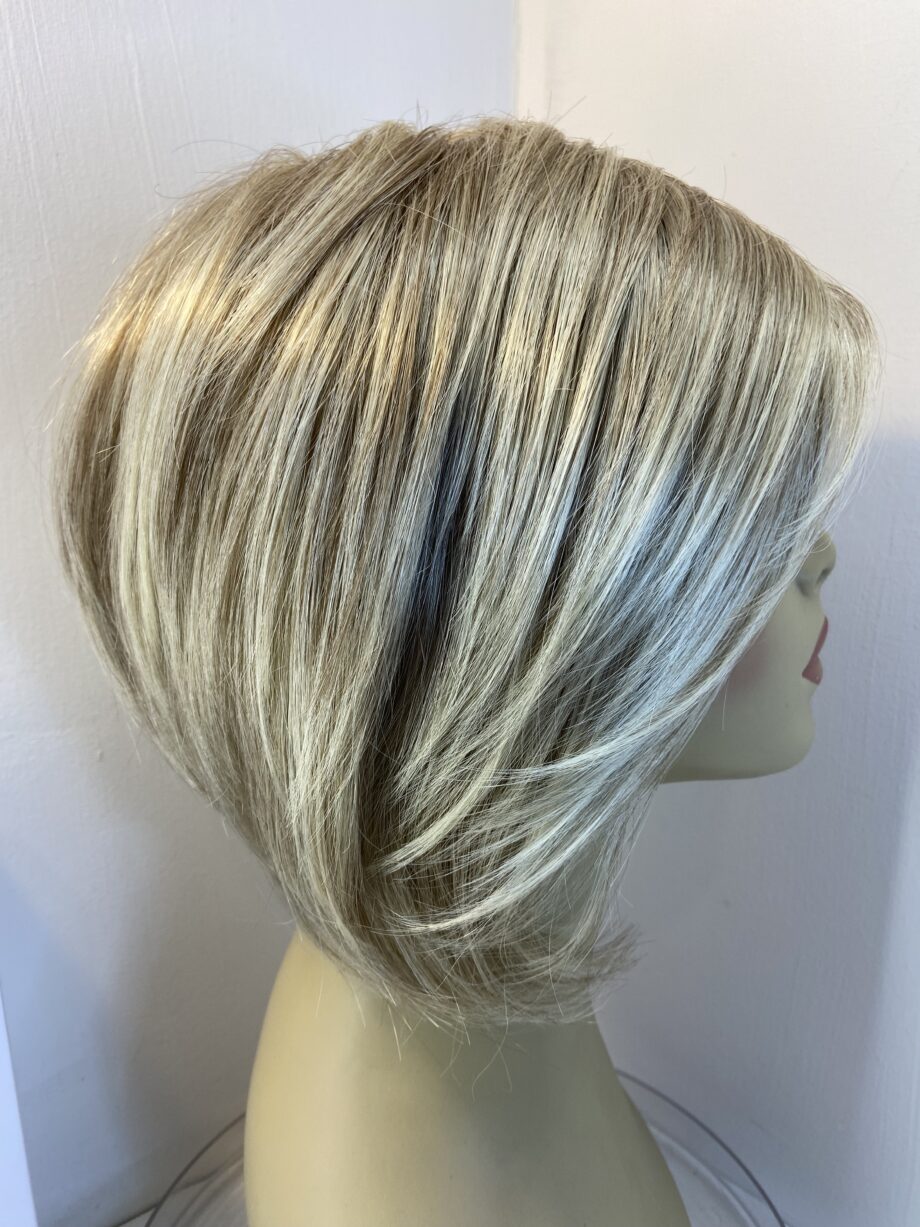 Gorgeous Estetica blonde wig. Bblms797
