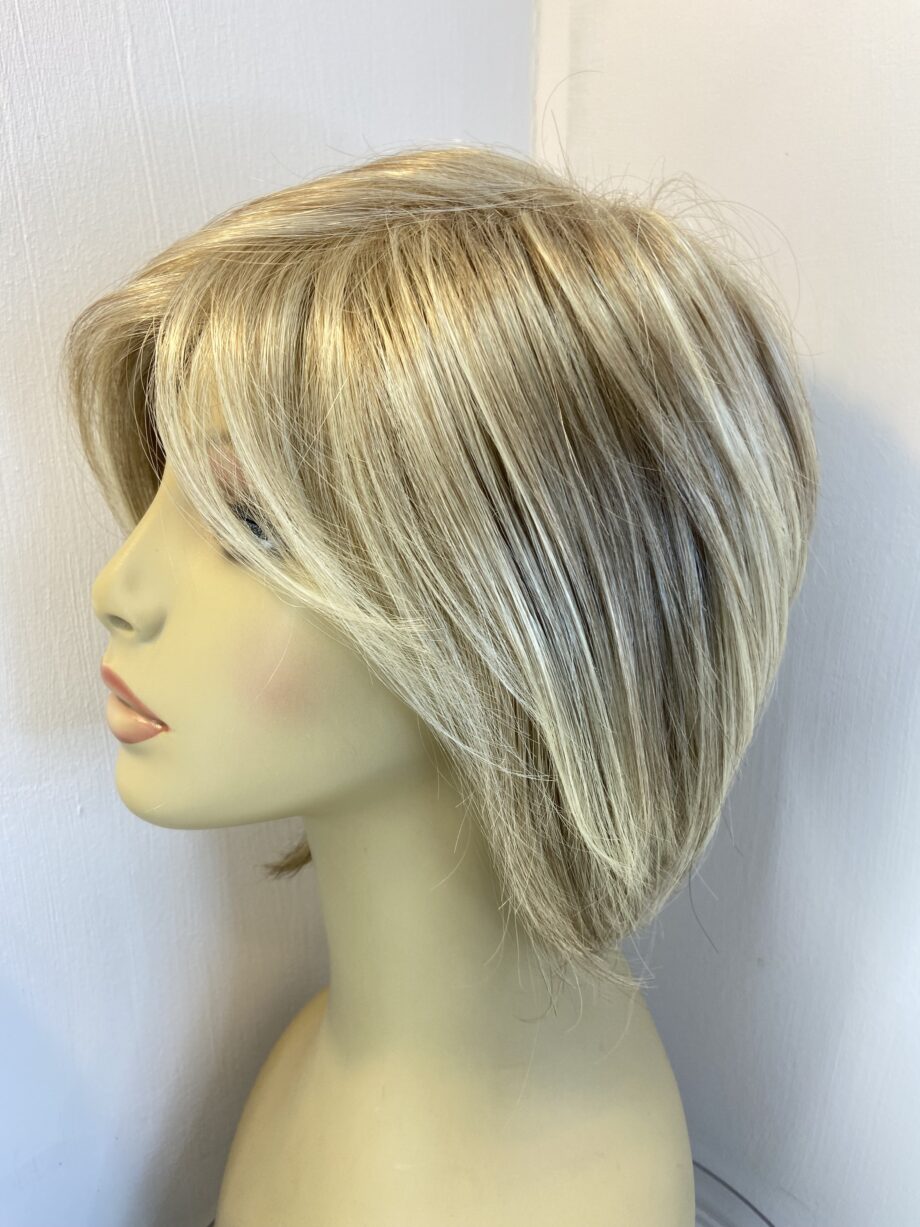 Gorgeous Estetica blonde wig. Bblms797