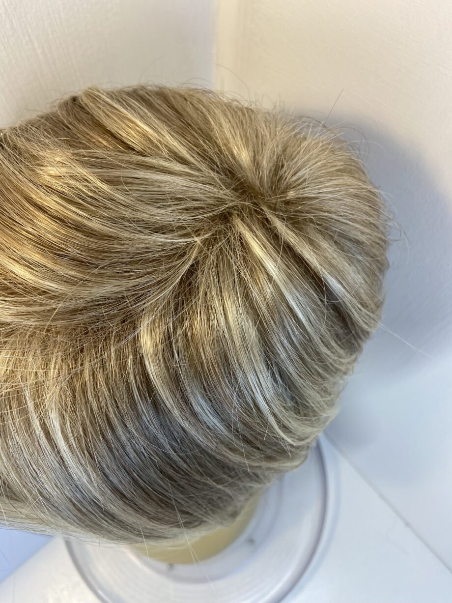 Gorgeous Estetica blonde wig. Bblms797
