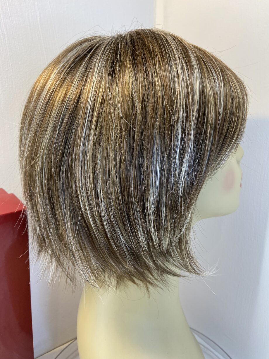 Very Beautiful brown designer wig. Bbrms799