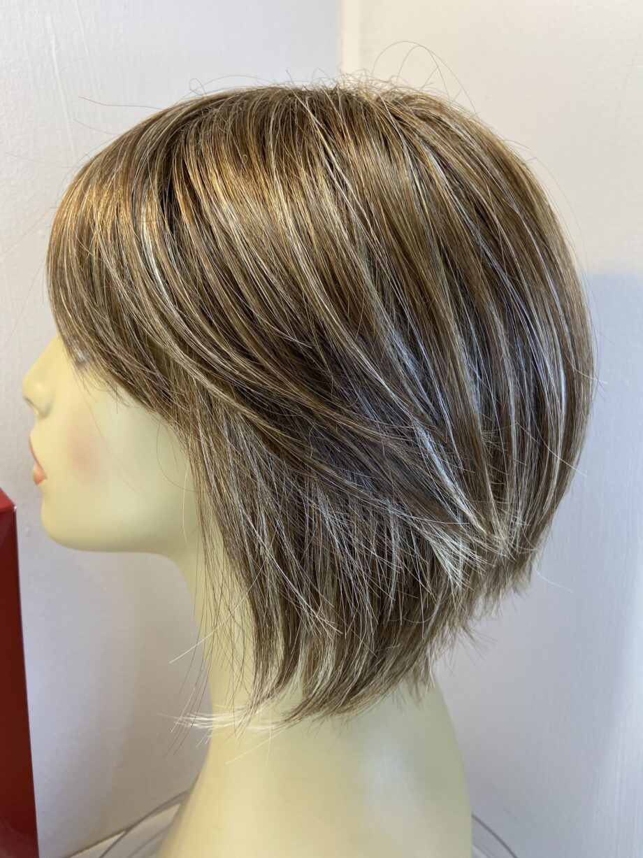 Very Beautiful brown designer wig. Bbrms799