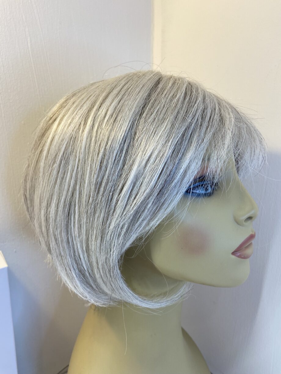 Gabour silver grey wig. Bgss783