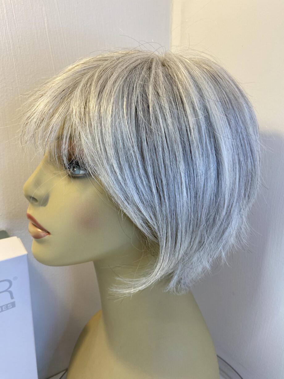 Gabour silver grey wig. Bgss783