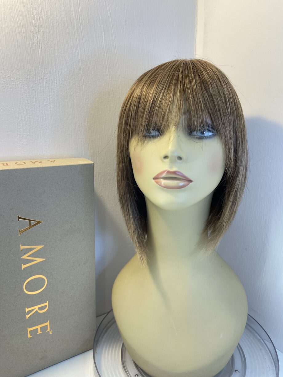 Mid length marble brown Amore wig. Bbrms794