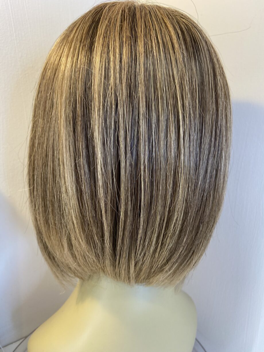 Mid length marble brown Amore wig. Bbrms794