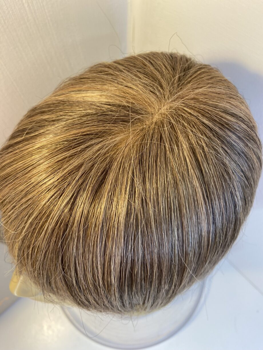 Mid length marble brown Amore wig. Bbrms794