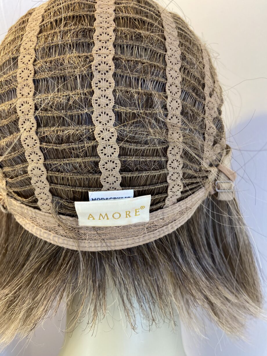 Mid length marble brown Amore wig. Bbrms794