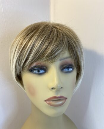Blonde highlighted short wig. Brms721