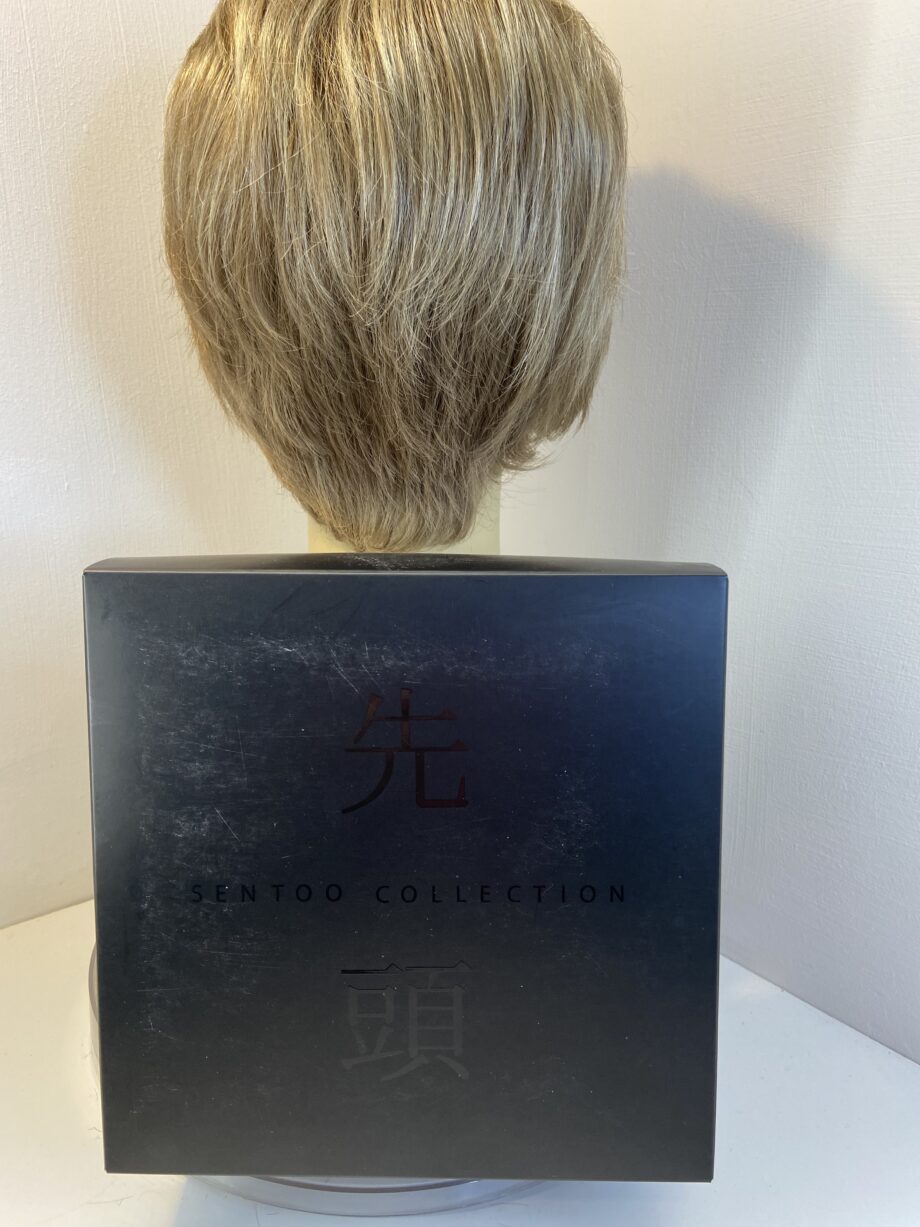 Soft blonde sentoo wig. Bblss796