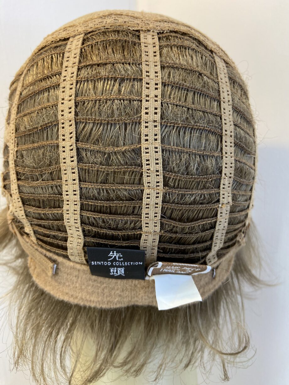 Soft blonde sentoo wig. Bblss796