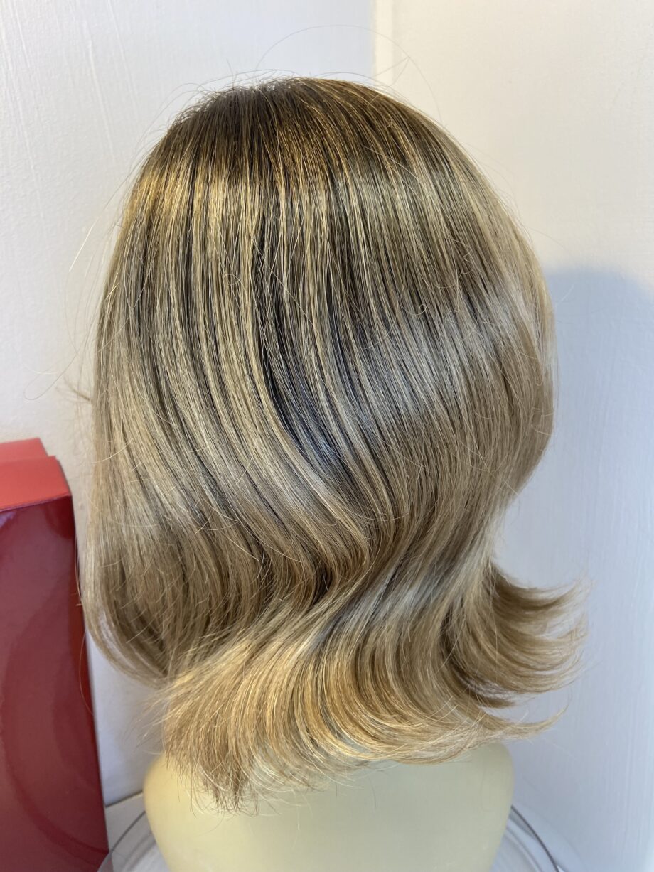 Gorgeous Rene of Paris light brown rooted wig. Bbllw797