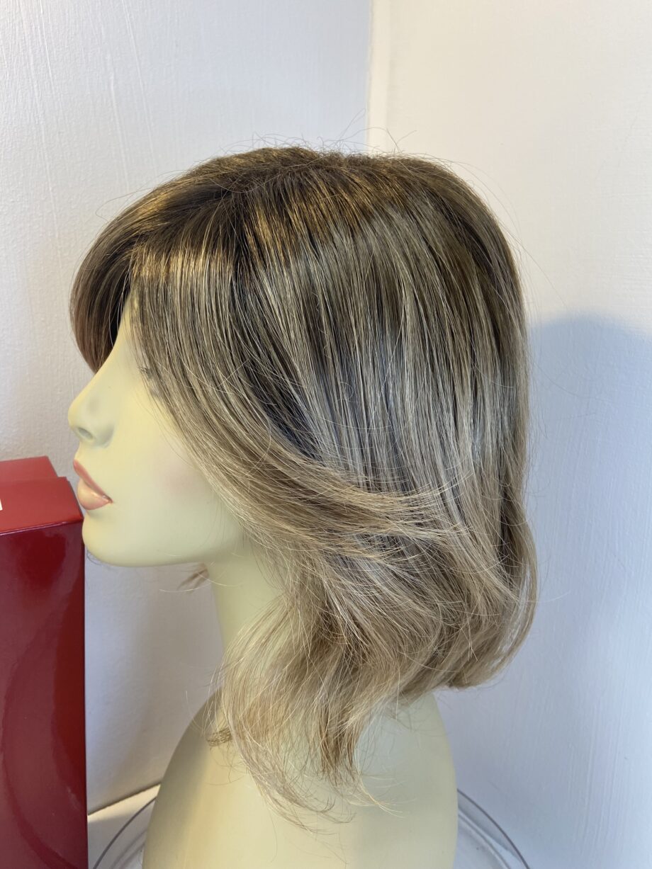 Gorgeous Rene of Paris light brown rooted wig. Bbllw797