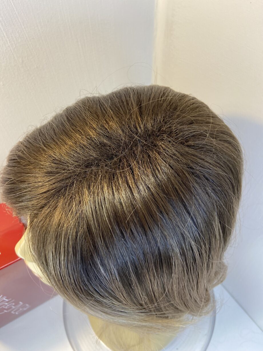 Gorgeous Rene of Paris light brown rooted wig. Bbllw797