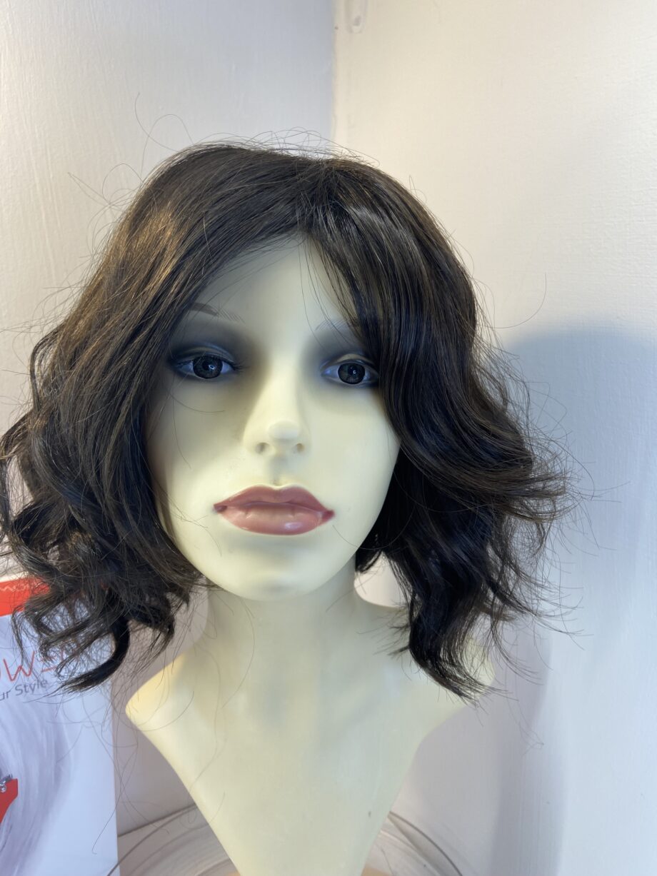 Very modern bark brown wavy wig. Bbrmw798