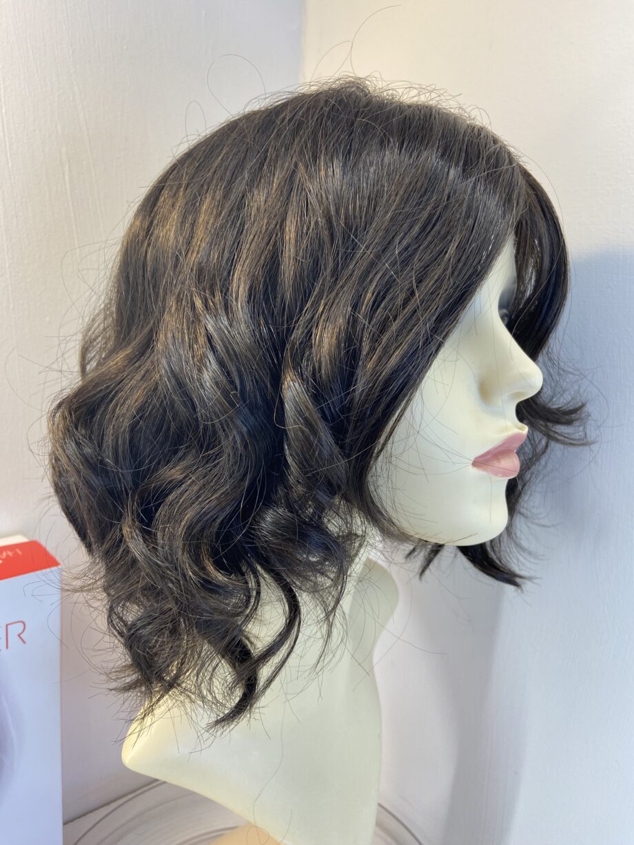 Very modern bark brown wavy wig. Bbrmw798