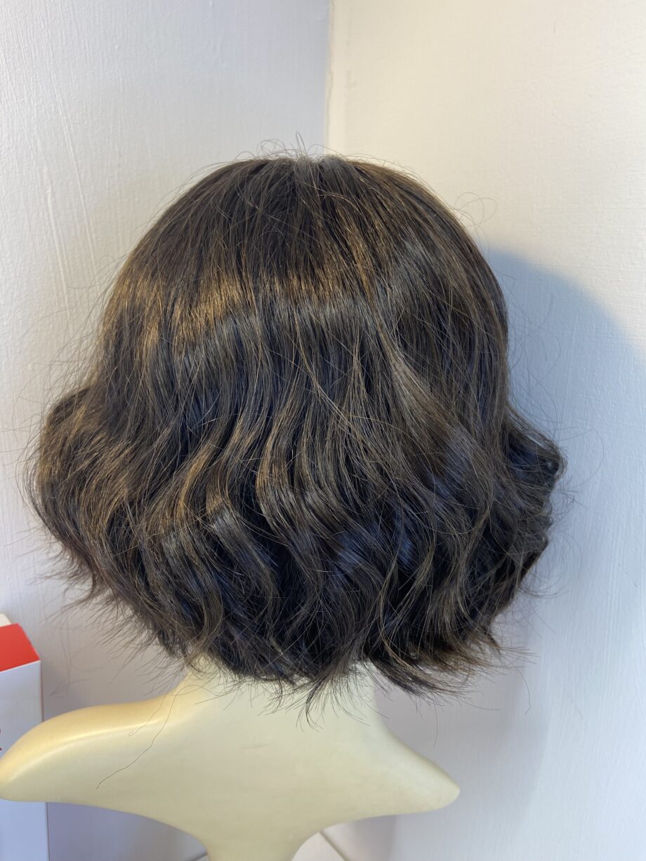 Very modern bark brown wavy wig. Bbrmw798