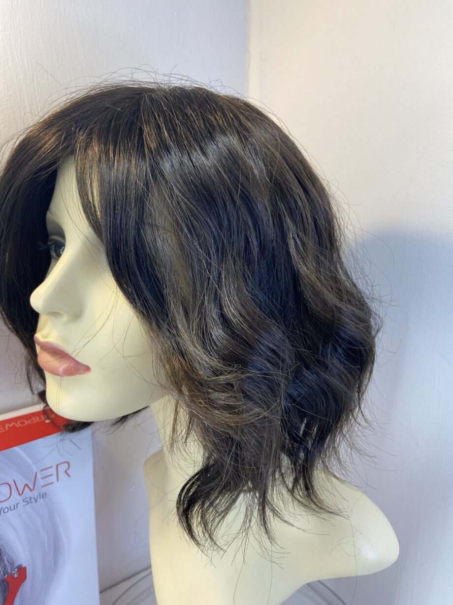 Very modern bark brown wavy wig. Bbrmw798