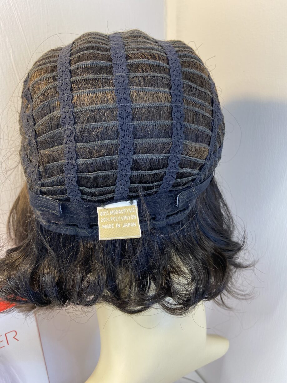 Very modern bark brown wavy wig. Bbrmw798