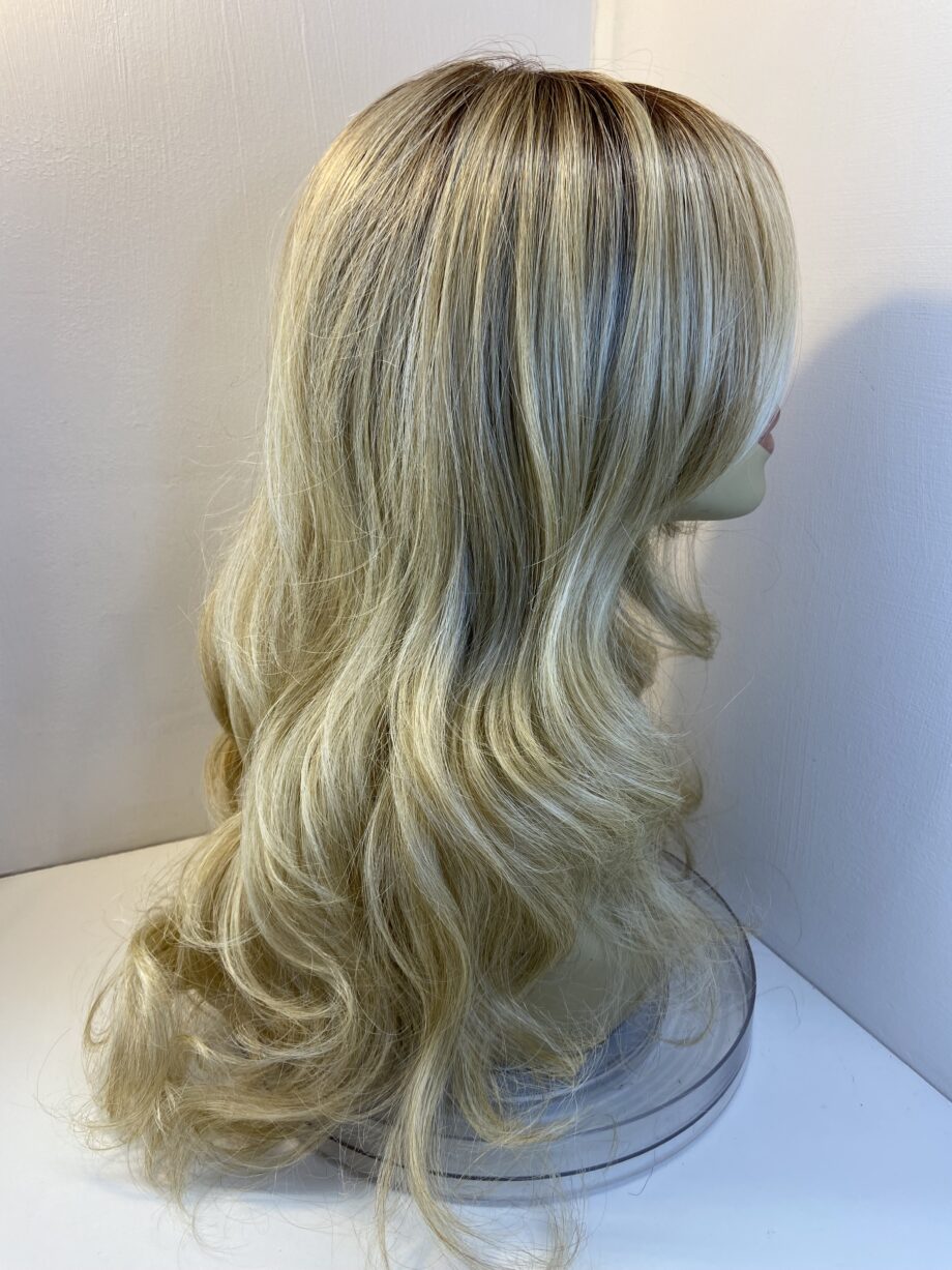 Stunning blonde rooted long wig bllw303
