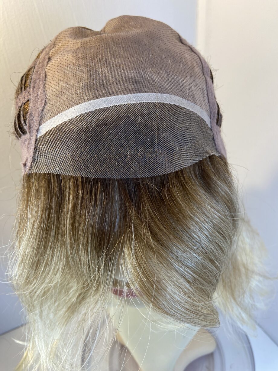 New stunning blonde long wig. Bllw304