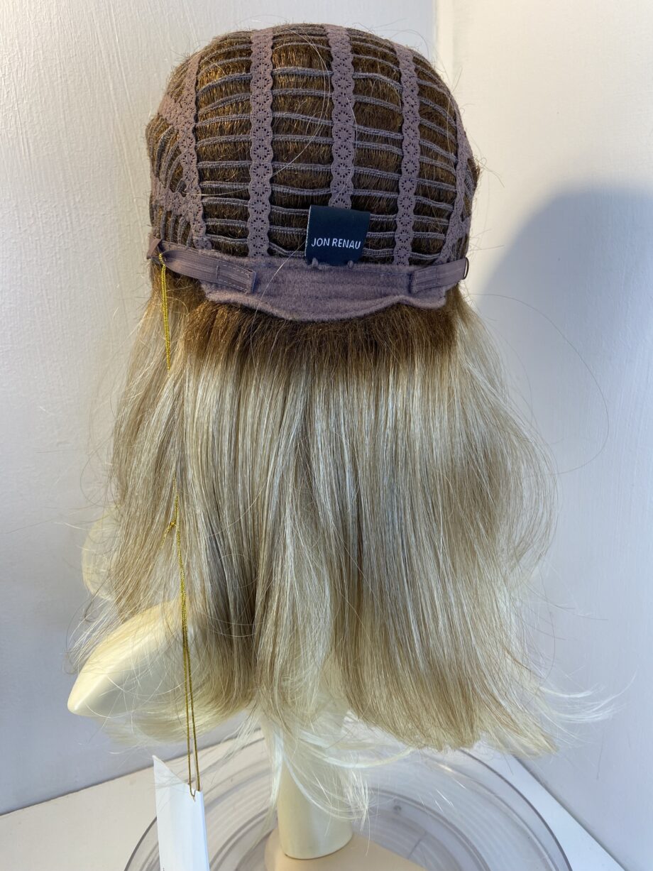 New stunning blonde long wig. Bllw304