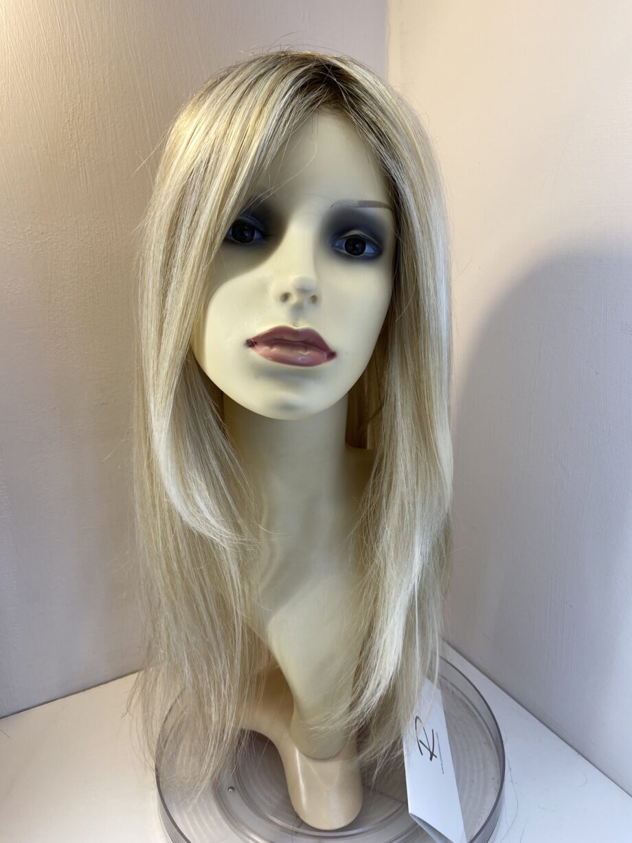 Rooted long blonde wig. Blls305