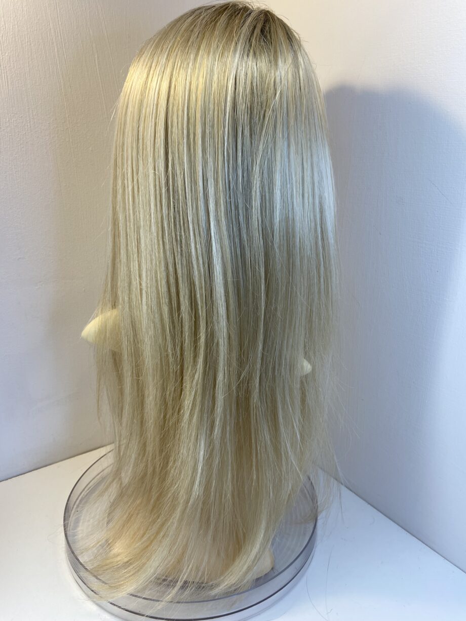 Rooted long blonde wig. Blls305