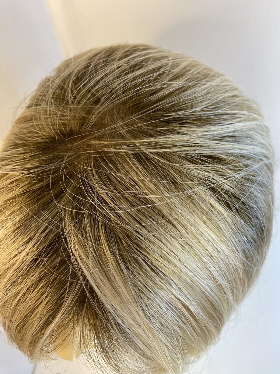 Rooted long blonde wig. Blls305