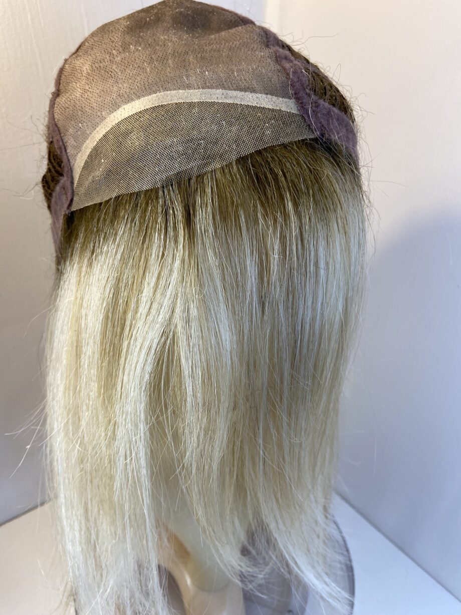 Rooted long blonde wig. Blls305