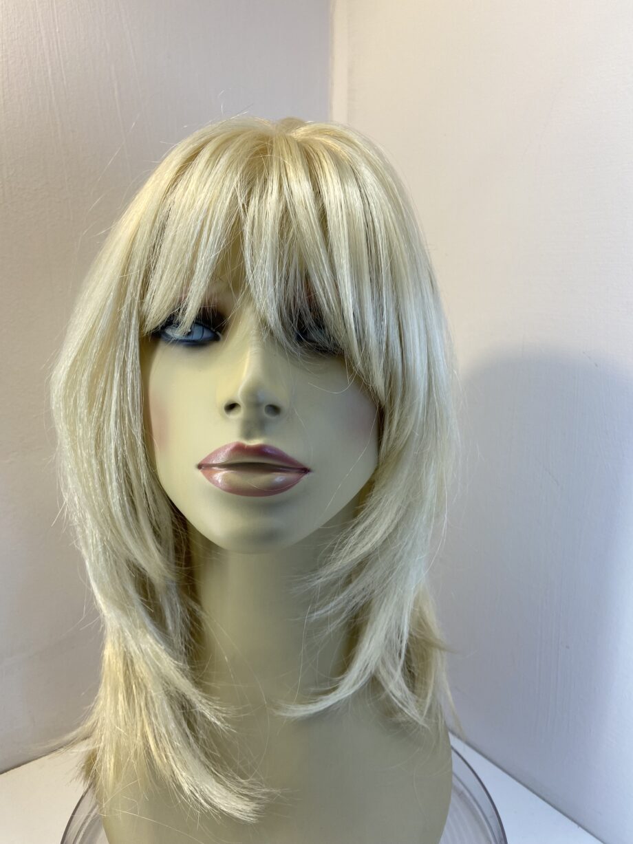 Long light blonde wig. Blls308