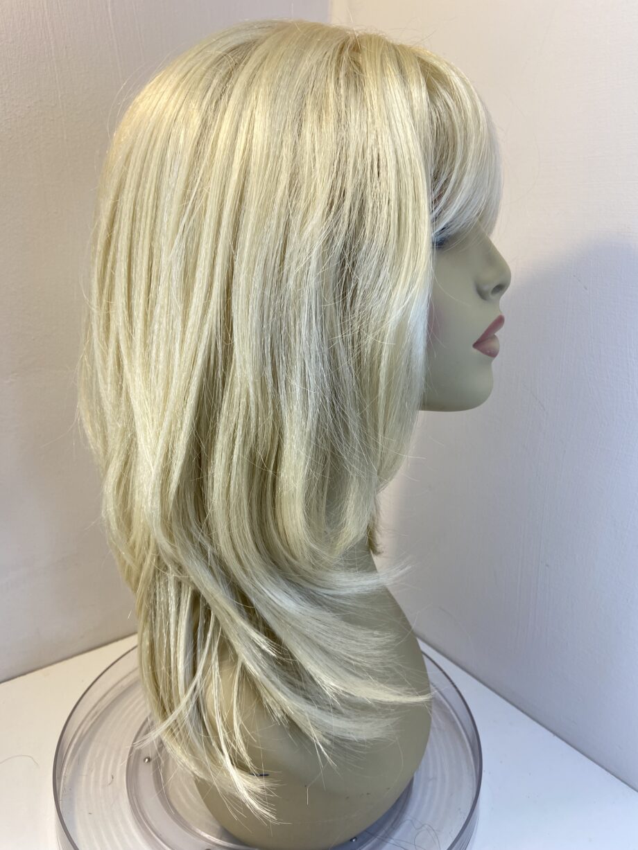 Long light blonde wig. Blls308