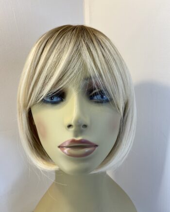 Stunning blonde rooted wig. Blms309