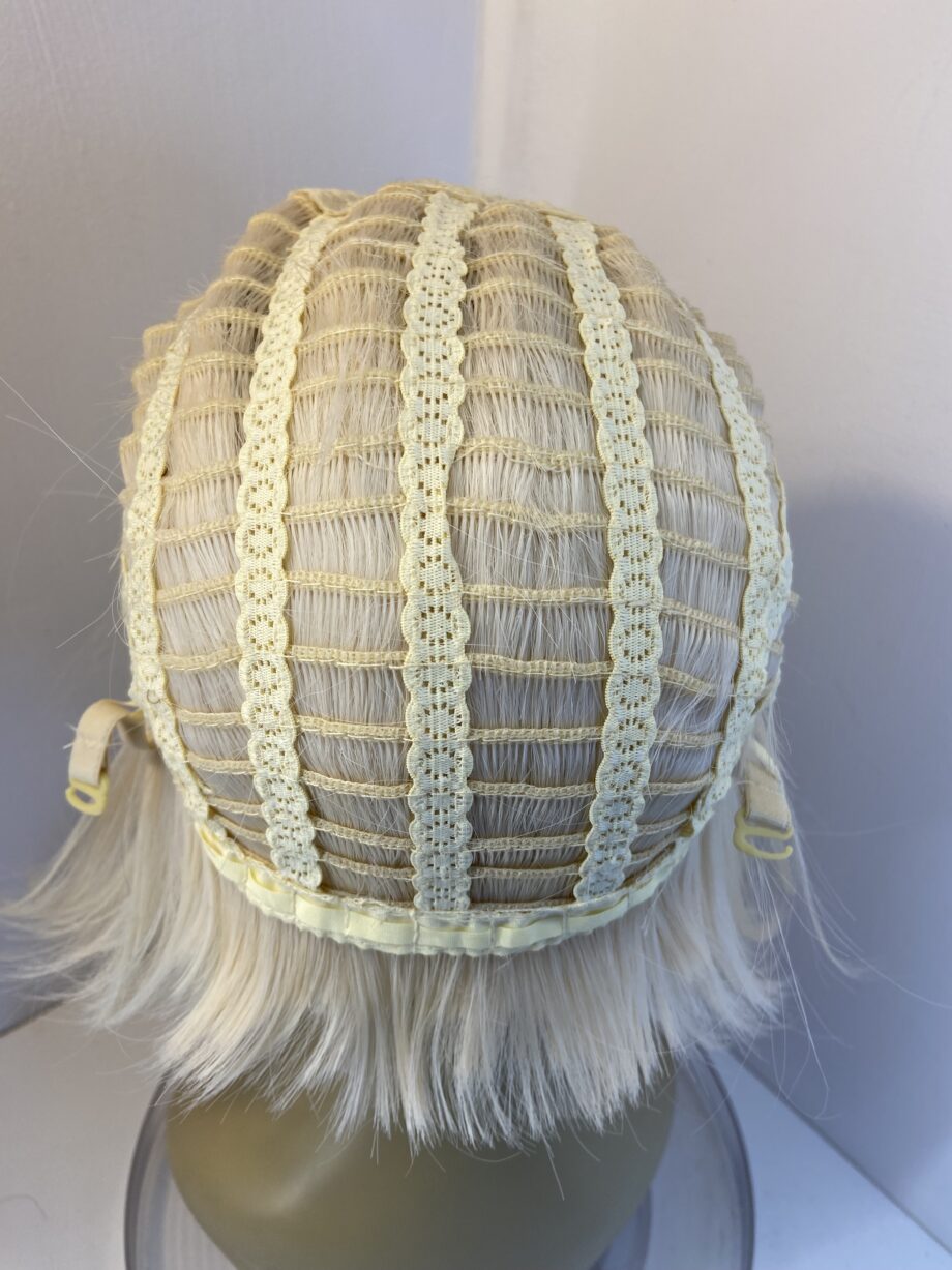 Stunning blonde rooted wig. Blms309