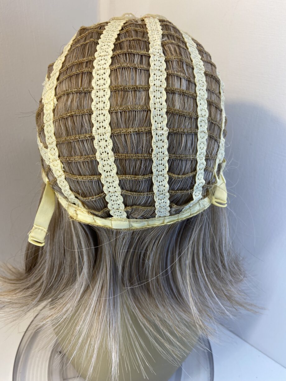 Ash blonde mid length wig. Ablls311