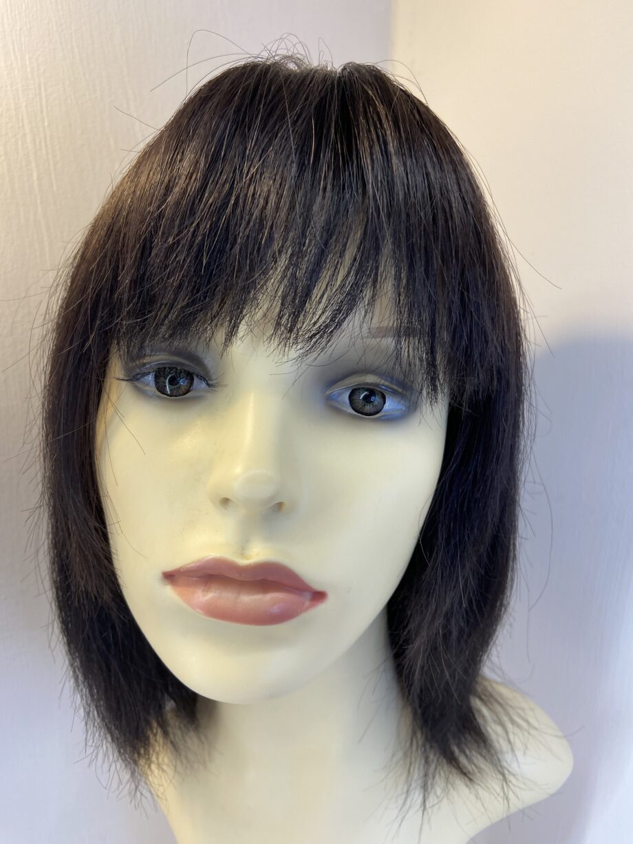 Black mid length wig. Blms312
