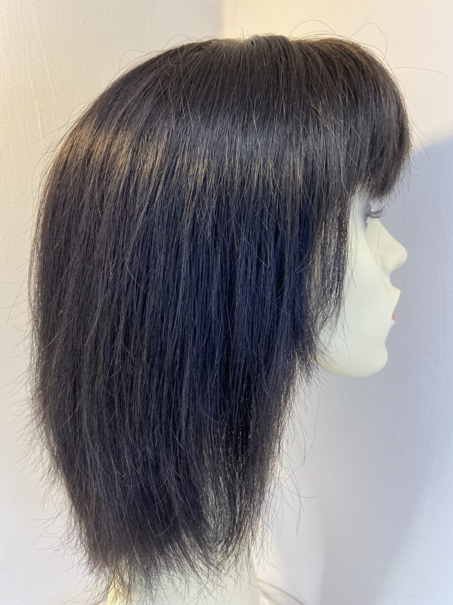Black mid length wig. Blms312