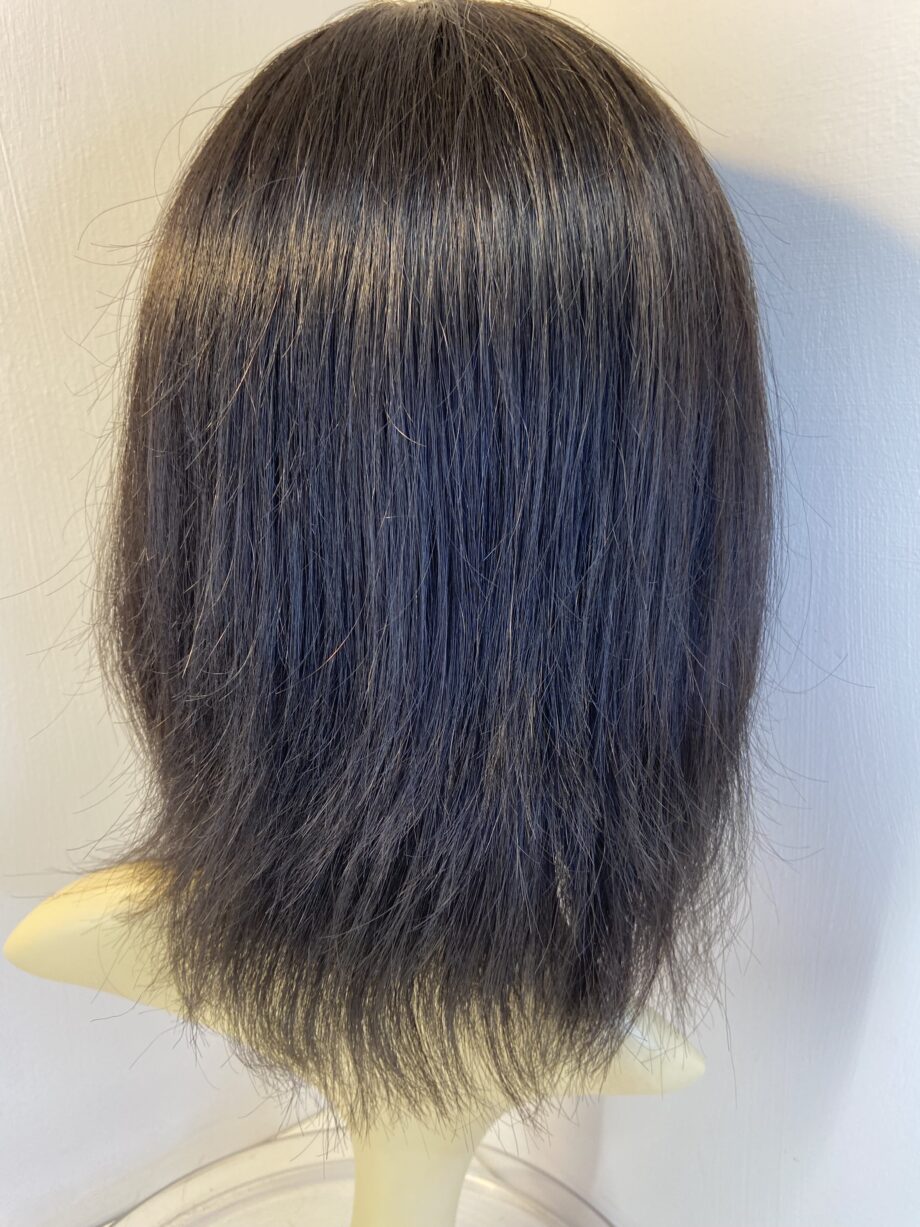 Black mid length wig. Blms312