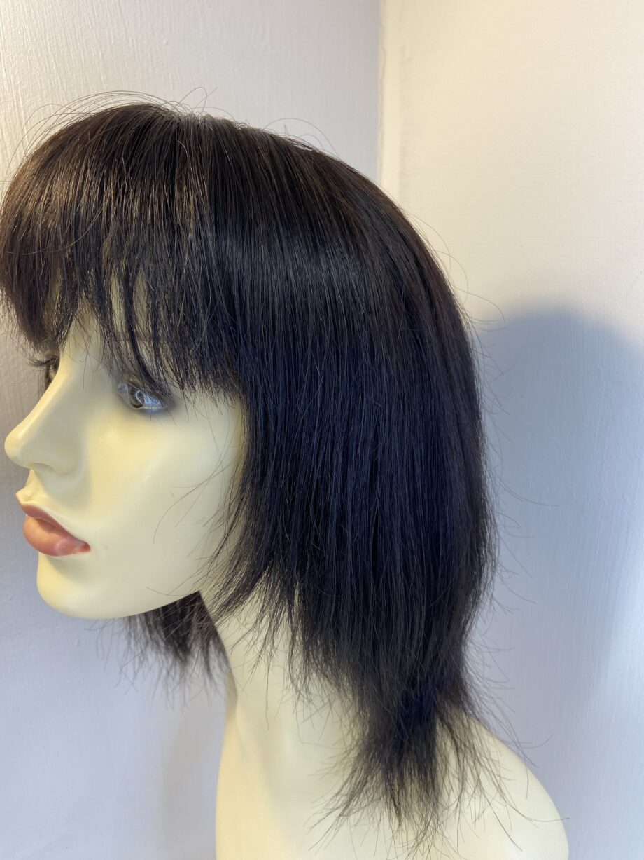 Black mid length wig. Blms312