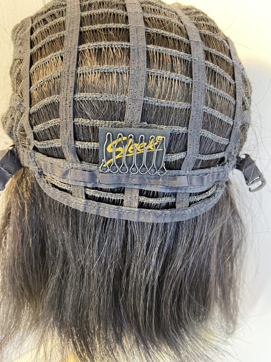 Black mid length wig. Blms312