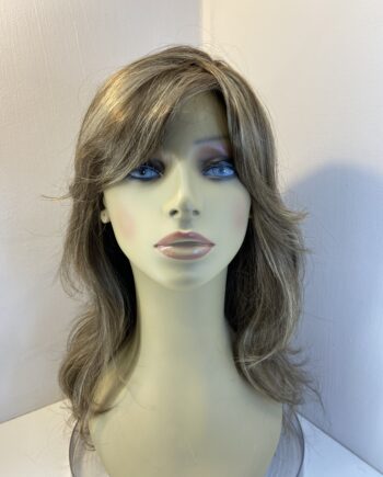 Extra long stunning wavy light brown wig. Bllw313