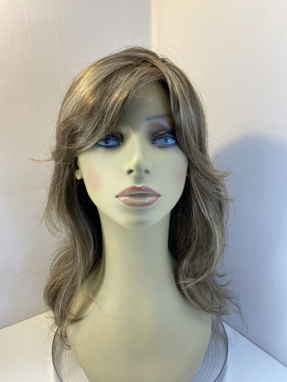 Extra long stunning wavy light brown wig. Bllw313
