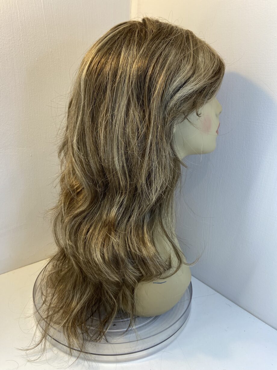 Extra long stunning wavy light brown wig. Bllw313