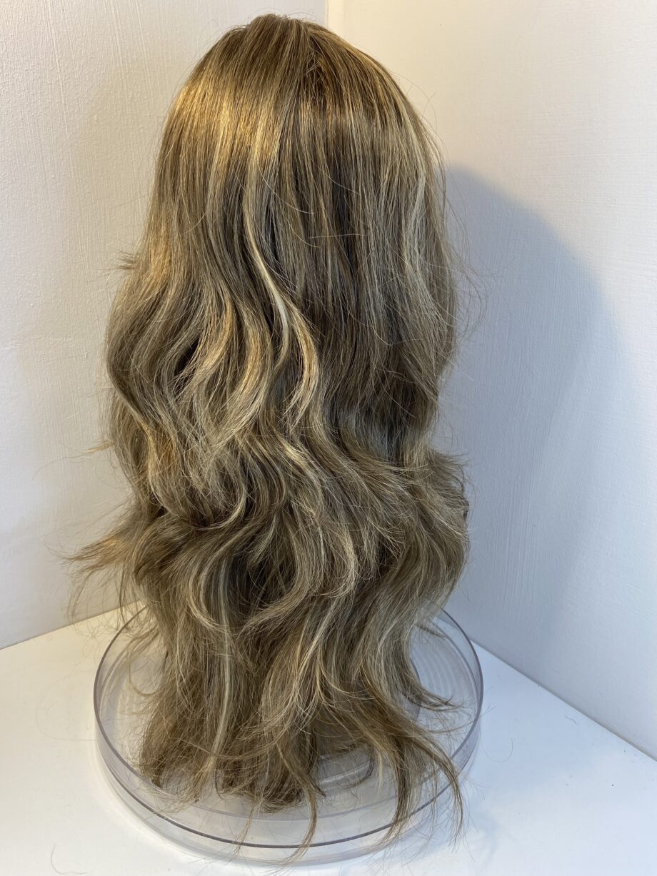 Extra long stunning wavy light brown wig. Bllw313