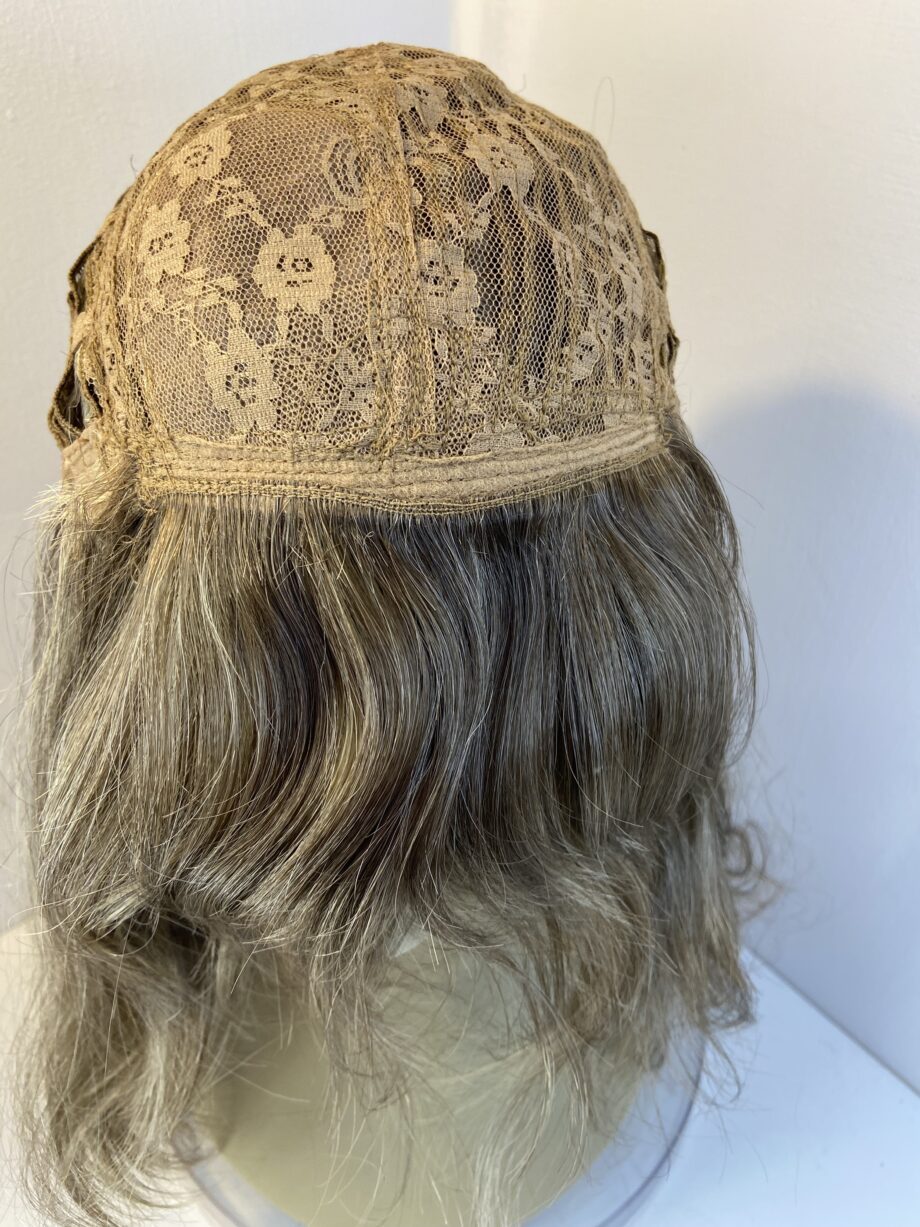Extra long stunning wavy light brown wig. Bllw313