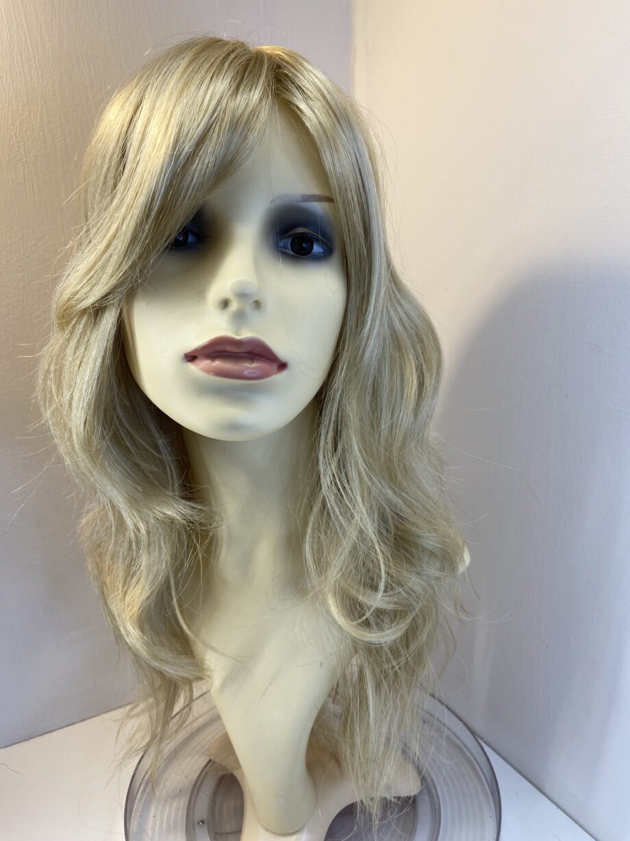 Extra long blonde wavy wig. Bllw315