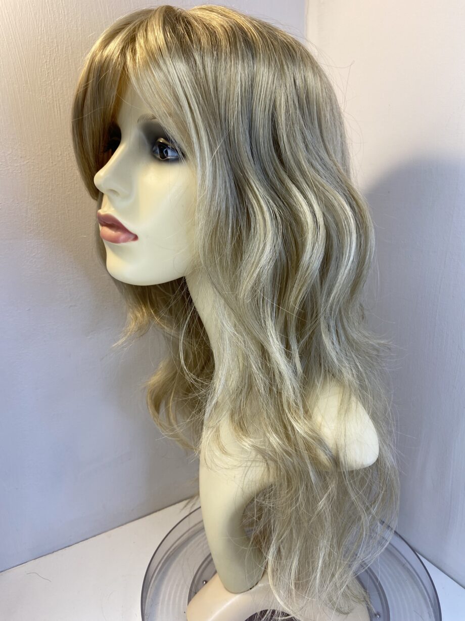 Extra long blonde wavy wig. Bllw315