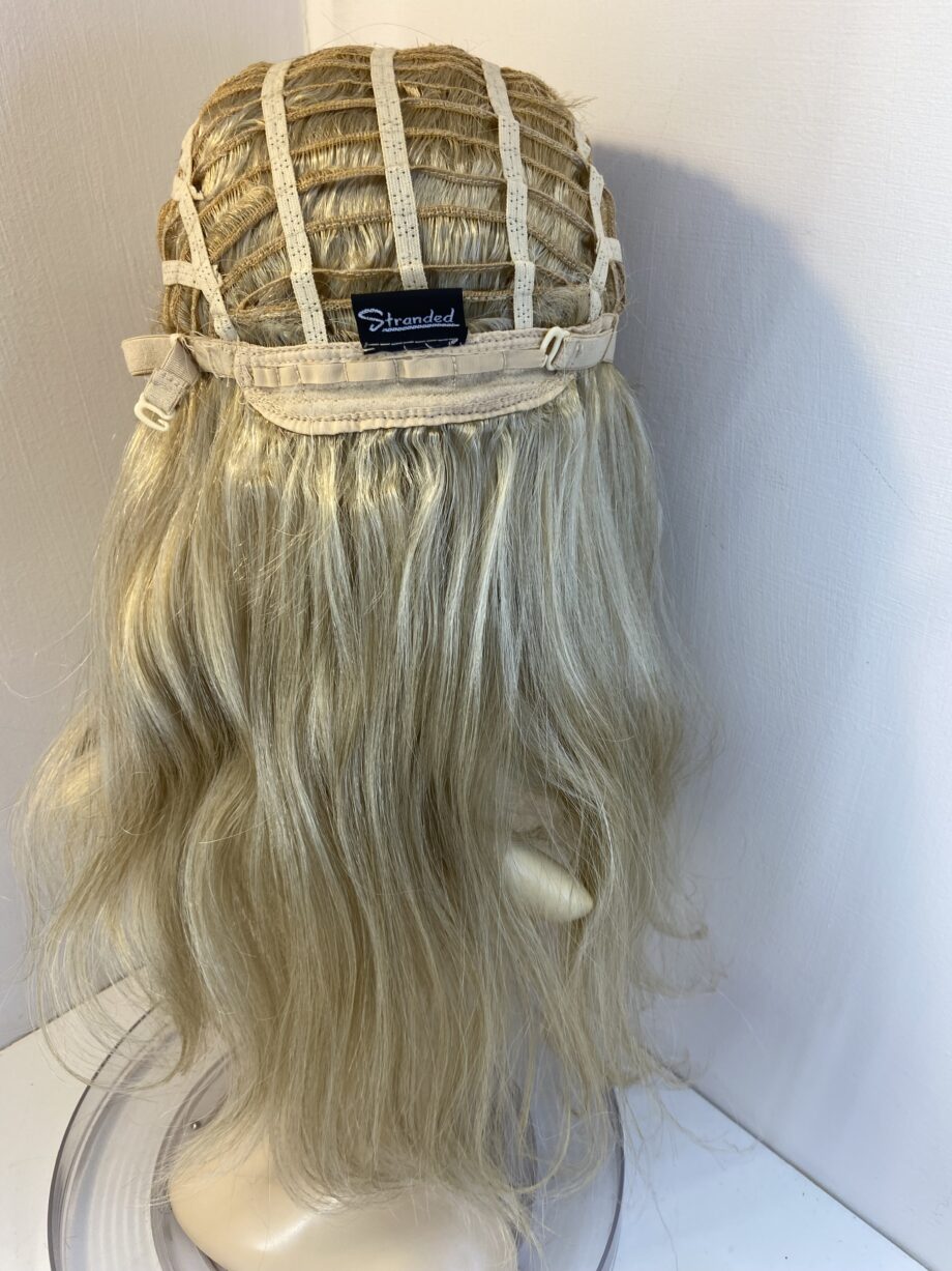 Extra long blonde wavy wig. Bllw315