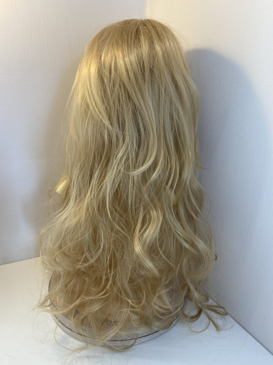 Long blonde wig. Bllw510